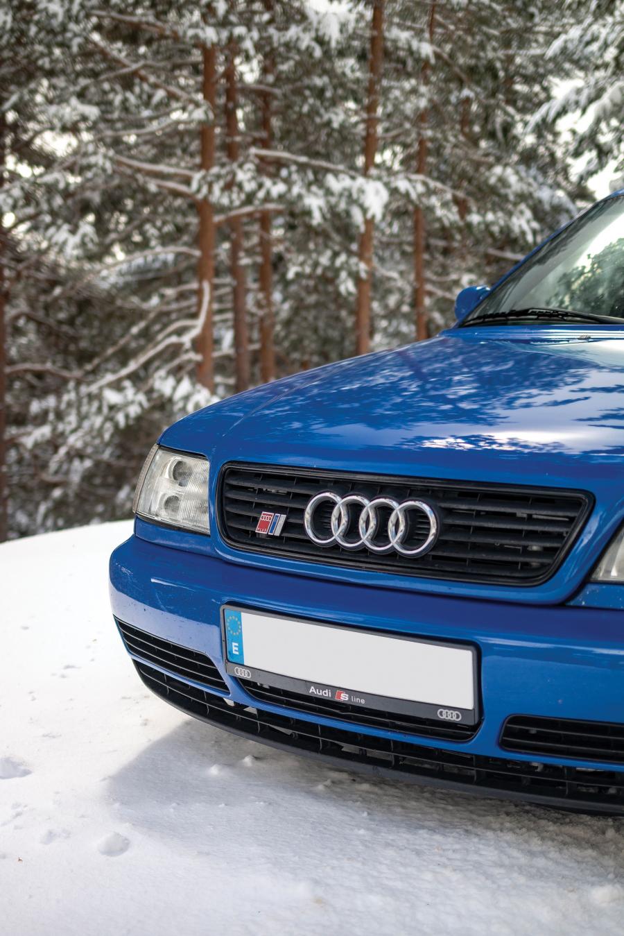 Детали экстерьера Audi S6 Plus (4A, C4) 1996 года  (фото 2 из 58)
